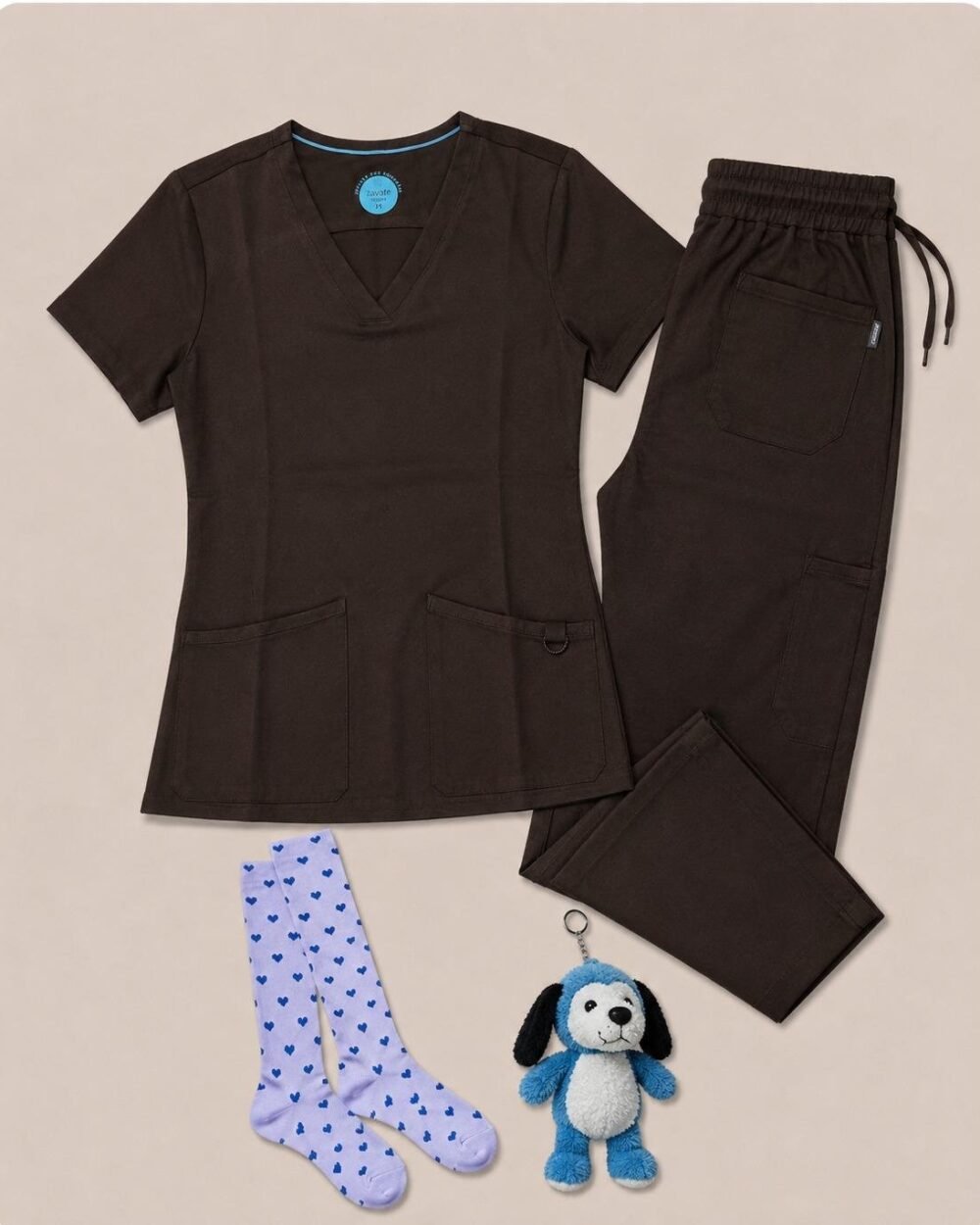 Pack Zavaté Studio Espresso — Camisa + Pantalón + Medias + Llavero